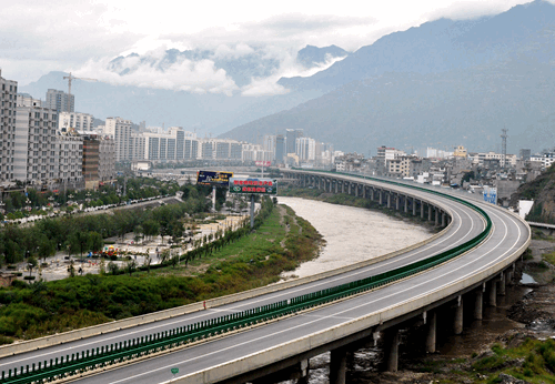 蘭海高速武罐端武都城區(qū)高架橋